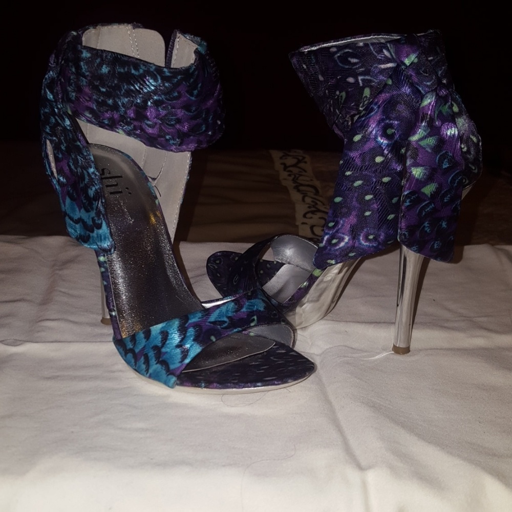 Shi by Journeys Malindy
